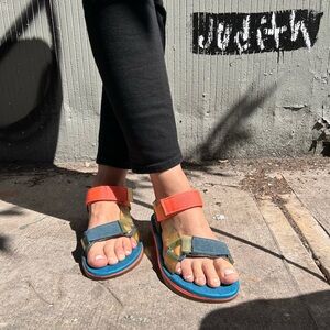 🚨LAST CALL.🚨 Womens Size 8 (fits 8.5) Melissa + Rider Sandal in Cobalt/Salmon